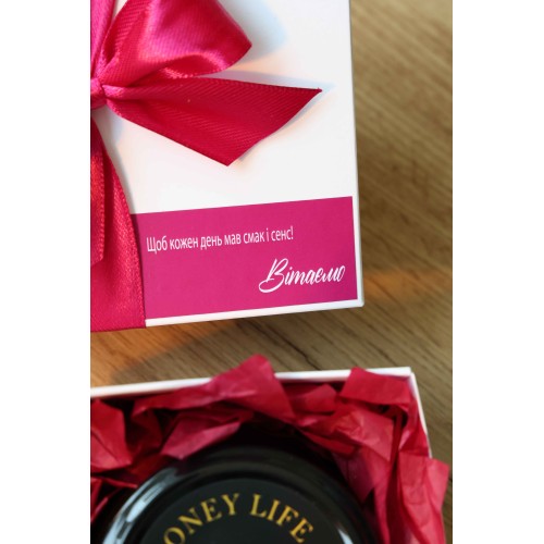 Смачний подарунок PEONY BOX з крем-меду 140 грамів з особливим написом на вибір Смачний подарунок PEONY BOX з крем-меду 140 грамів з особливим написом на вибір